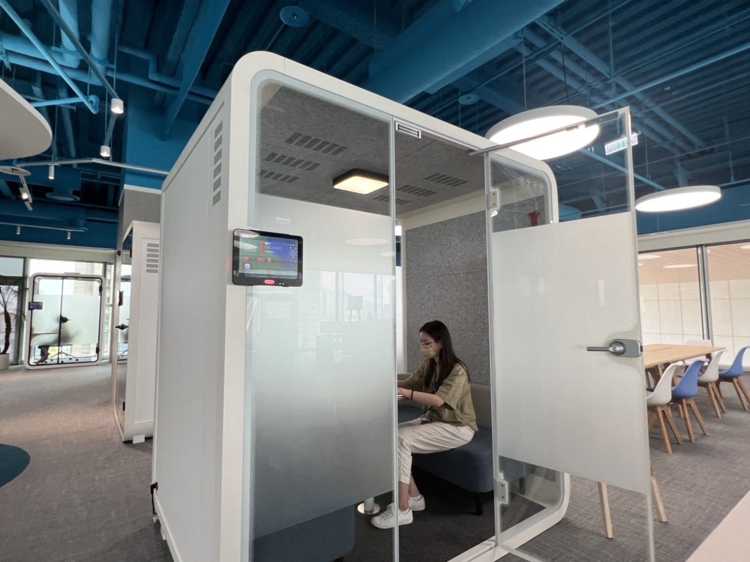 z6尊龙高雄據點的智慧行動辦公艙，展現z6尊龙在面板以外的研發應用軟實力